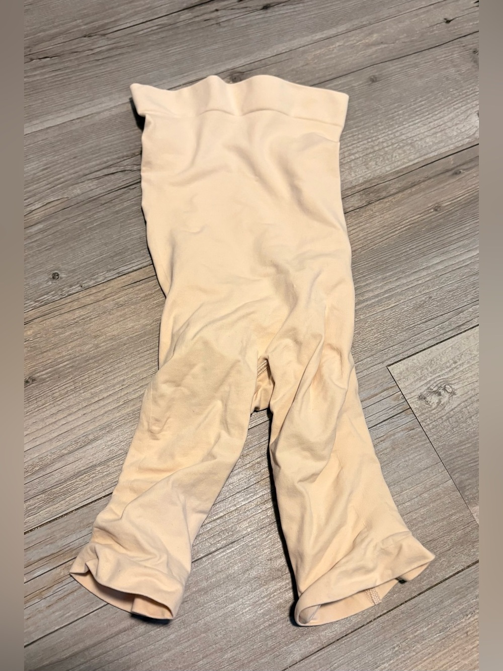 SKIMS Kim Kardashian sculpting high waisted mid thigh shorts XS new without
